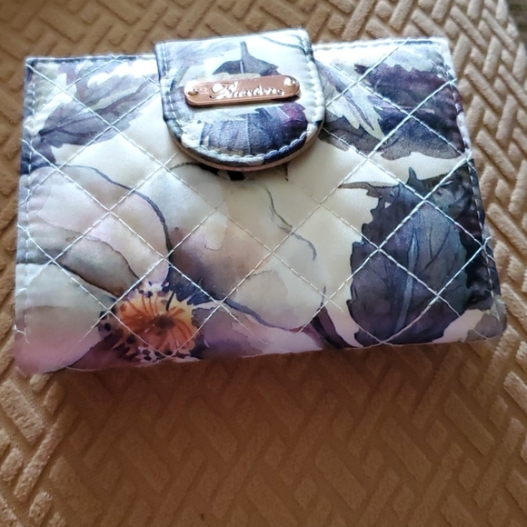 Buxton beautiful wallet - Picture 10 of 10